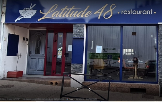 Façade restaurant Latitude 48 près de l'église Saint-Jacques 